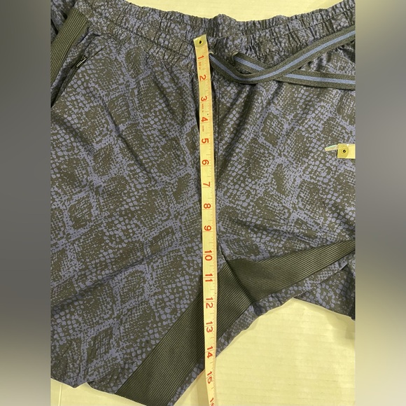 NWOT Athleta Printed Brooklyn Jogger Sz 8 Blue & Black Python Athletic Comfort - Picture 4 of 8